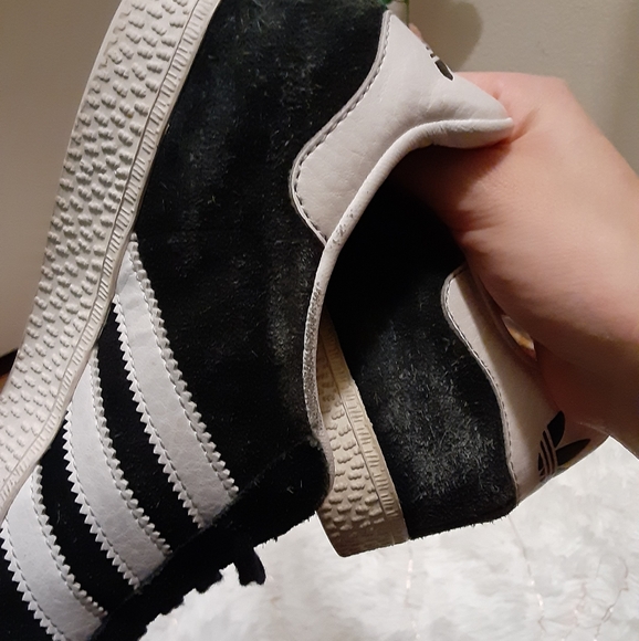 ๐ SOLD! Gazelle Adidas Kids - Picture 5 of 5